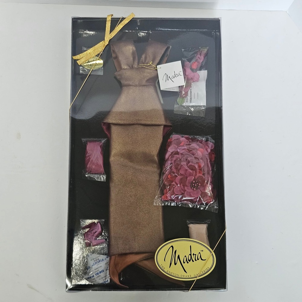 Ashton Drake Madra Lord Dressed to Kill Fashion Outfit Set New in Box